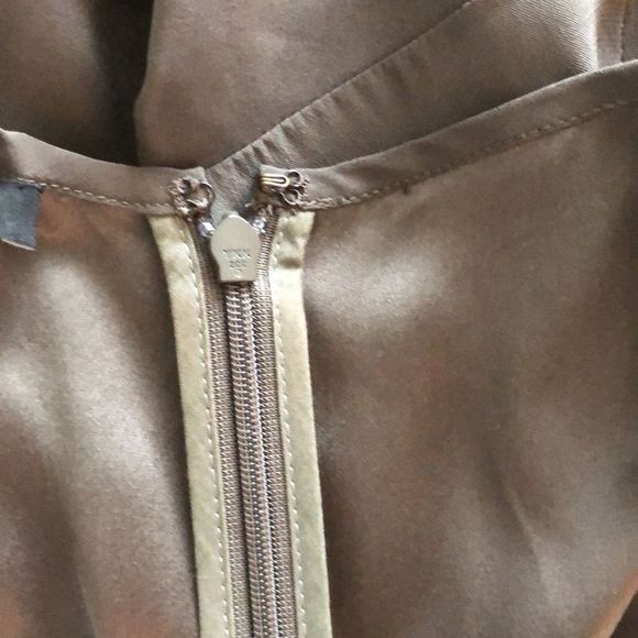 Sz12-Lafayette 148 Taupe Silk Sleeveless Top w Hi-Low Hem - Picture 10 of 11